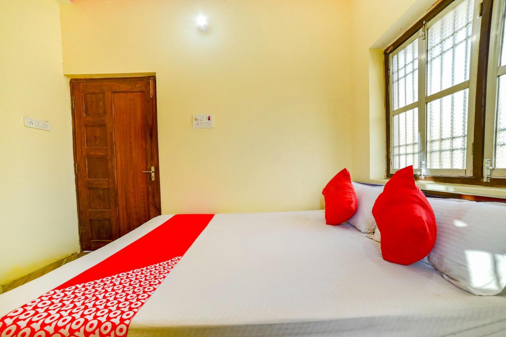 Oyo Flagship Ashoka Guest House Bihta ภายนอก รูปภาพ